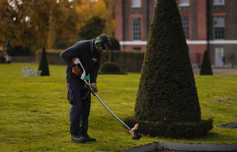 Landscaping-and-Outdoor-Services-02 Landscaping-and-Outdoor-Services-02